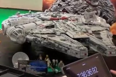 Man Breaks Record For Building ‘Star Wars’ Lego Set